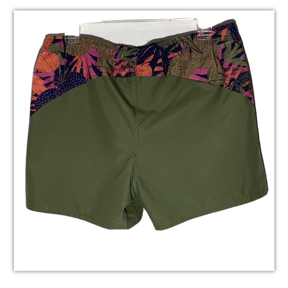 The North Face Girl's XL 18 Shorts - Picture 2 of 9